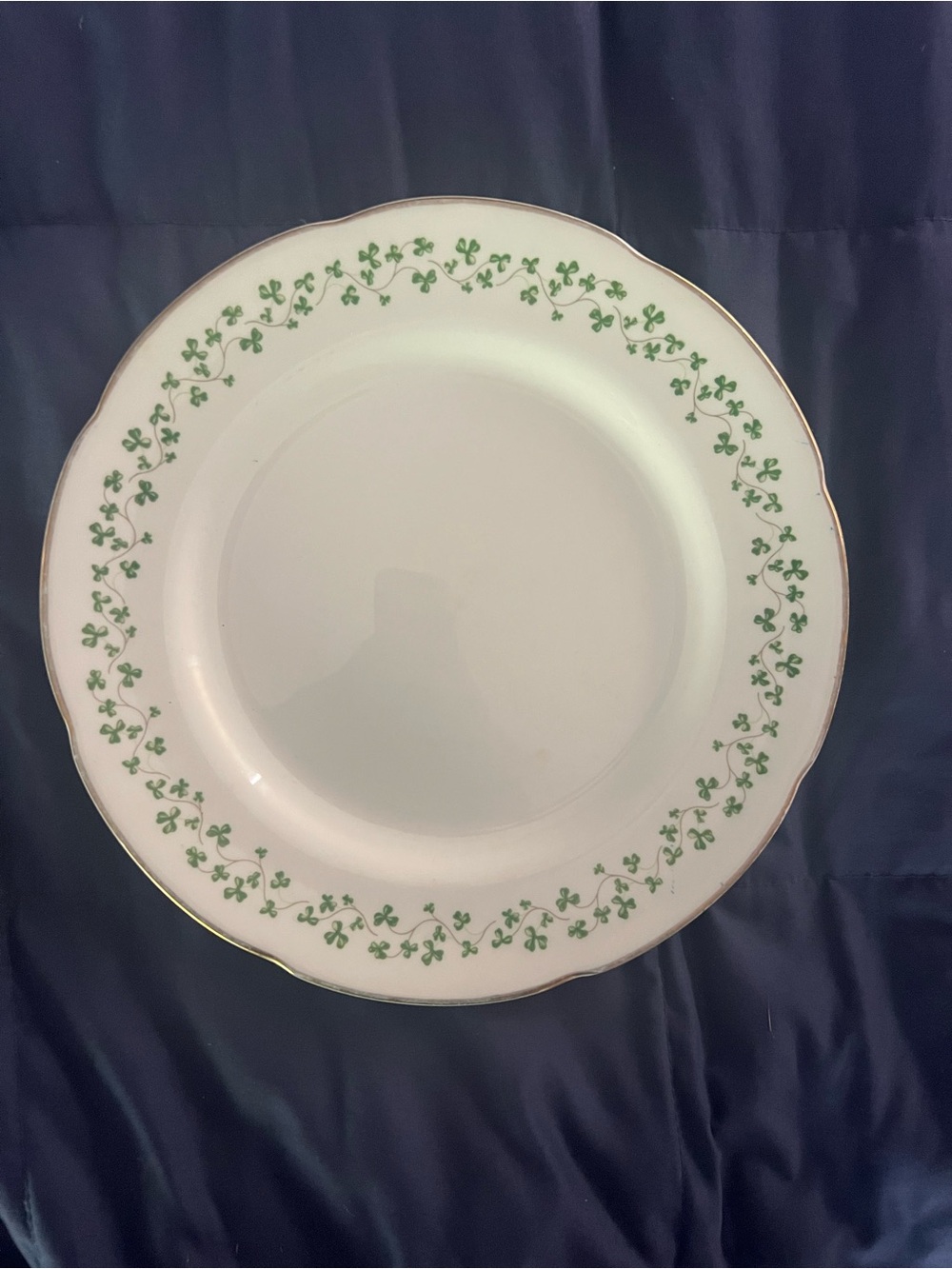 Royal Tara White bone china Dinner Plate with Green Clover Accent and Gold Rim